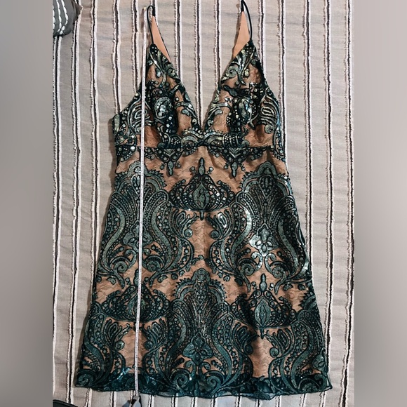 Cache Emerald Sequin Dress - Picture 12 of 14